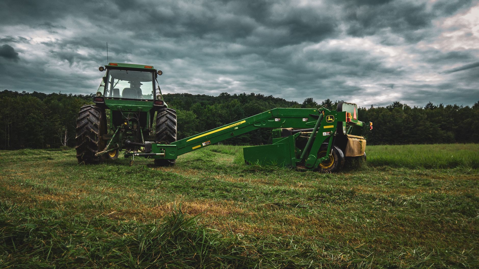 Illustration for: Does RTK Mower Need Line of Sight?