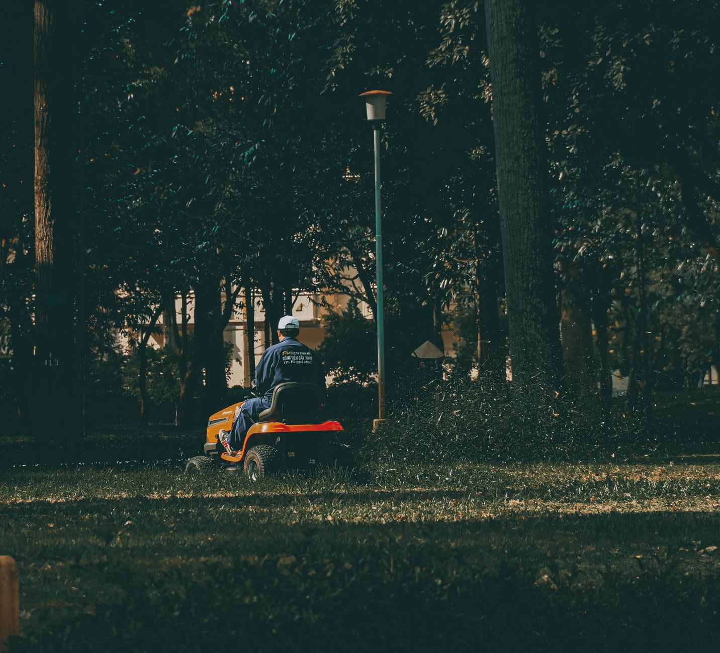 How Many Acres Can a Robot Mower Mow 1 Illustration for: How Many Acres Can a Robot Mower Mow