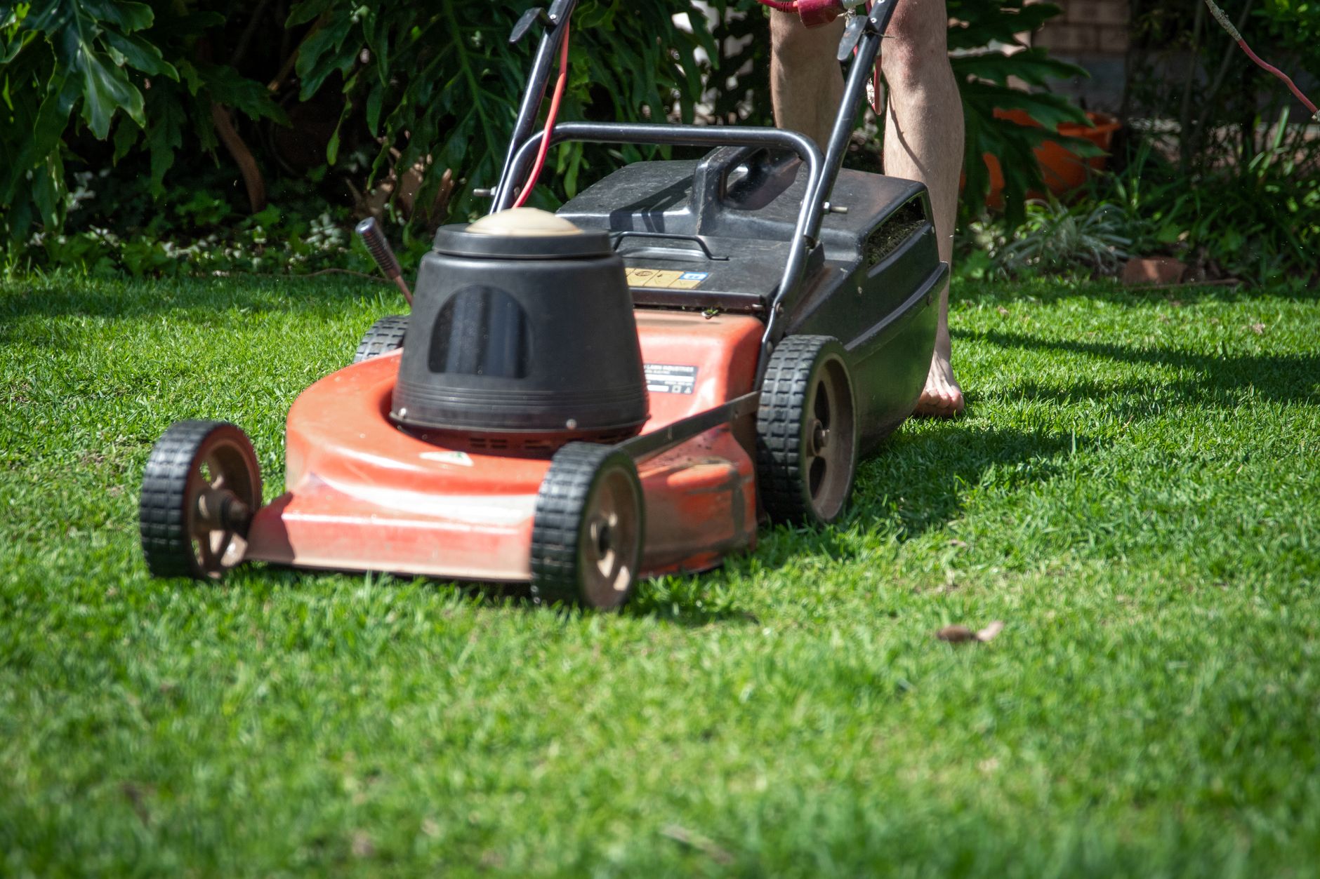 Illustration for: Robot Lawn Mower Without GPS: How They Work and When to Choose One